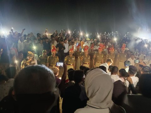 सैन्य जवान के निधन पर उमडा जन सैलाब, दी श्रद्धांजलि