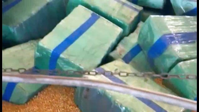 Dois homens são presos com mais de 5 toneladas de maconha na carroceria de carreta