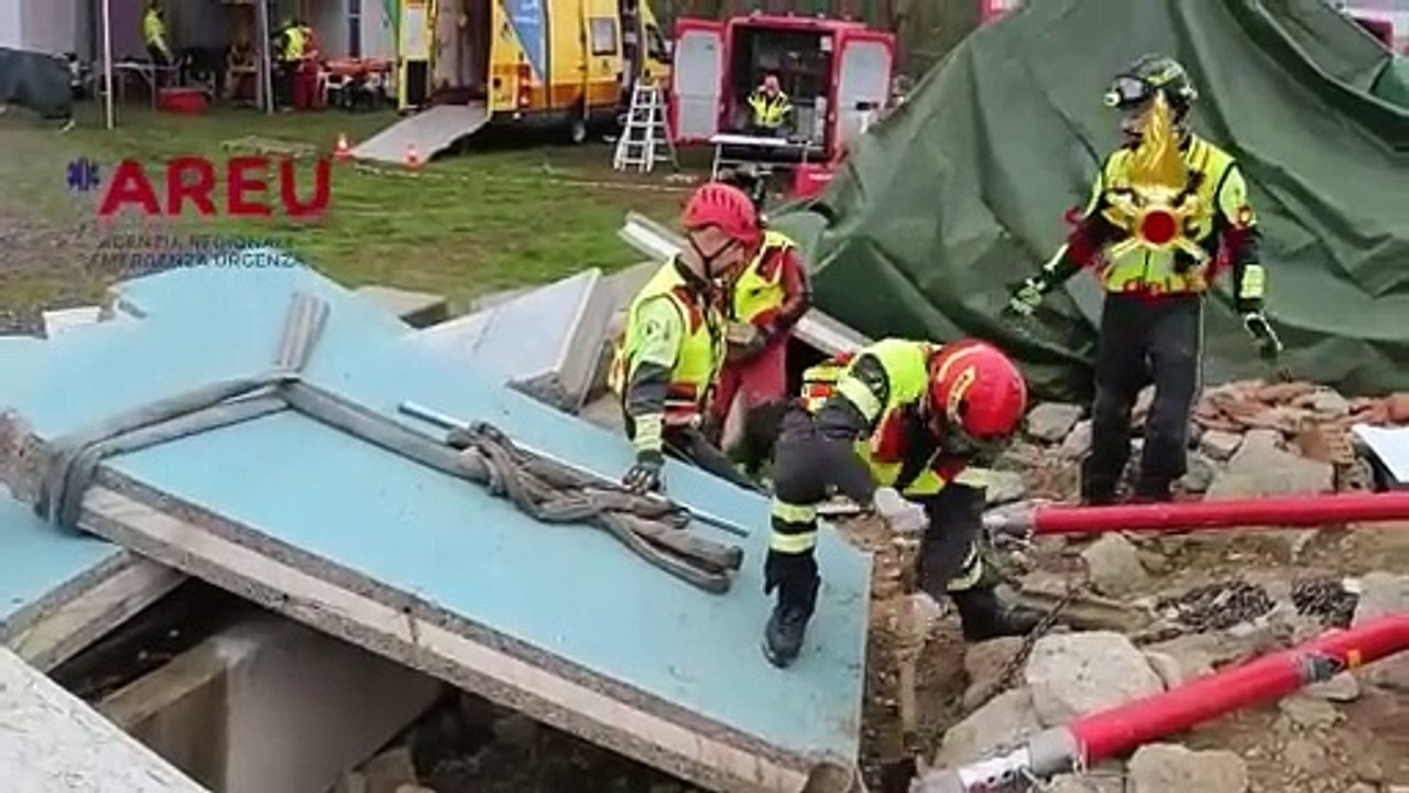 Maxi esercitazione tra pi? enti al campo macerie di Codogno