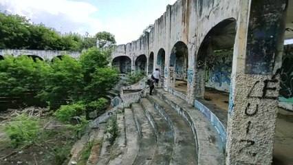 O COLISEU ABANDONADO - MISTÉRIOS E PERIGOS, ALGUÉM PODIA NOS ABORDAR A QUALQUER MOMENTO