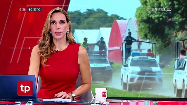 Tras aprehenderlo en la capital cruceña, extranjero acusado por varios delitos fue entregado a autoridades de su país