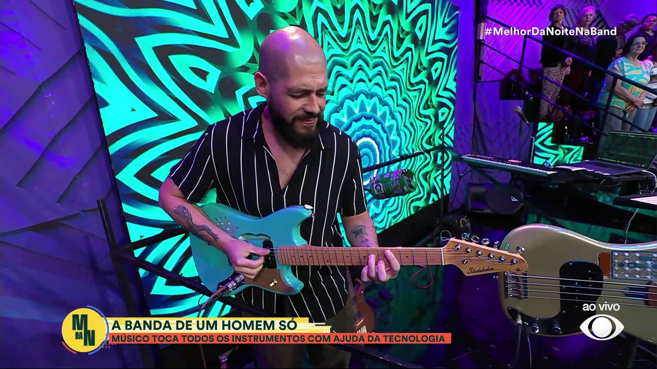 Músico toca todos os instrumentos com ajuda da tecnologia | Melhor da Noite