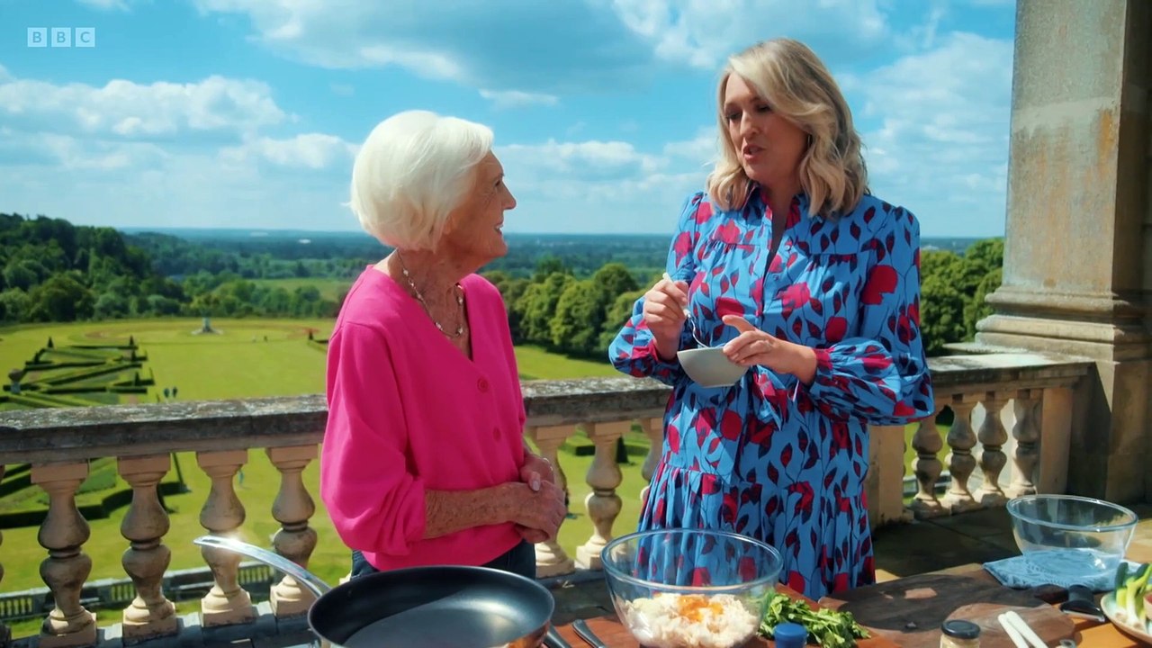 Mary's Foolproof Dinners episode 5 - Sara Davies