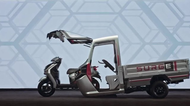 Xe máy điện biến hình thành xe ba bánh chỉ trong 3 phút