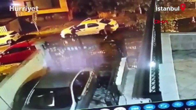 Şişli’de yeraltı kablolarında patlama anı kamerada! Kaldırımda yürürken ağır yaralandı!