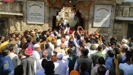 उदयपुर के पूर्व राजघराने विवाद को लेकर आई बड़ी खबर, एकलिंगजी मंदिर में दर्शन करने पहुंचे विश्वराज सिंह मेवाड़, वीडियो में देखें समर्थकों की भारी भीड़