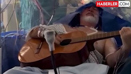 Beyninden tümör alınan hasta, ameliyat masasında gitar çaldı