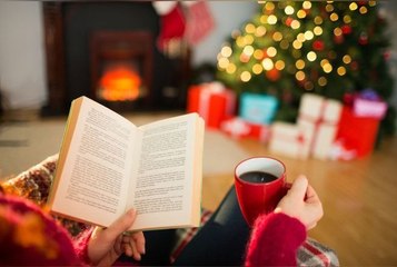 « C'est clairement pour les adultes ! » : ce livre de Noël très particulier, recommandé par Maxime Chattam, n'est pas à mettre entre toutes les mains…