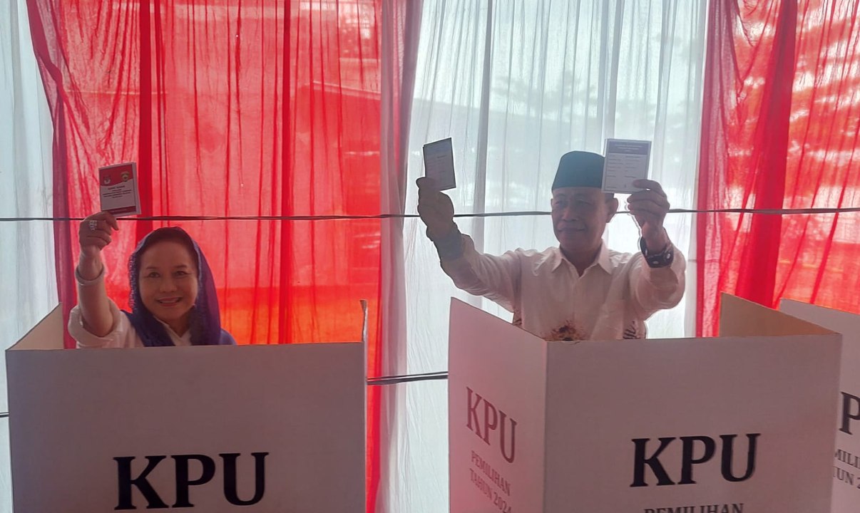 Paslon Lucianty - Syaparuddin Kompak Nyoblos di TPS 01 Balai Agung Sekayu, Target Suara 80 Persen