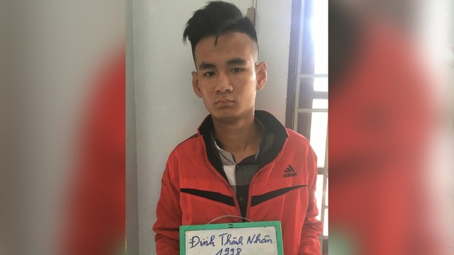 Bắt đạo chích trộm gần lượng vàng rồi vứt vào bụi rậm vì tưởng… vàng giả