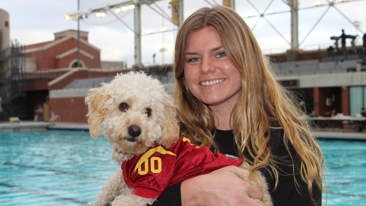 „Ich nahm einen zweiten Job an und gab mein ganzes Erspartes aus, um meinem Hund wieder beim Laufen zu helfen“