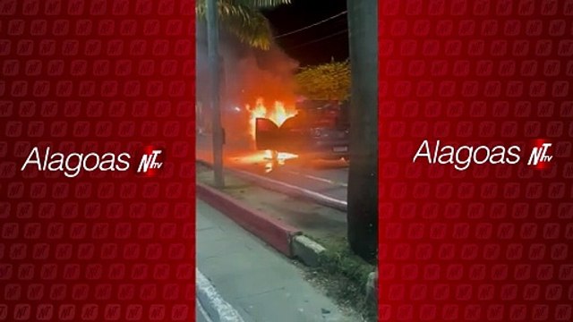Incêndio destrói veículo utilitário em União dos Palmares