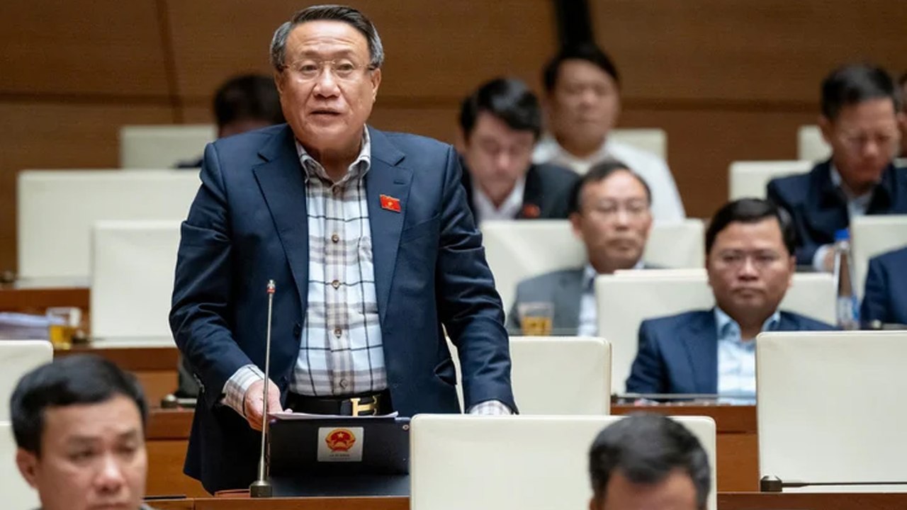 Đại biểu Quốc hội: Chưa thấy nước nào cùng lúc đánh hai loại thuế với xăng như Việt Nam