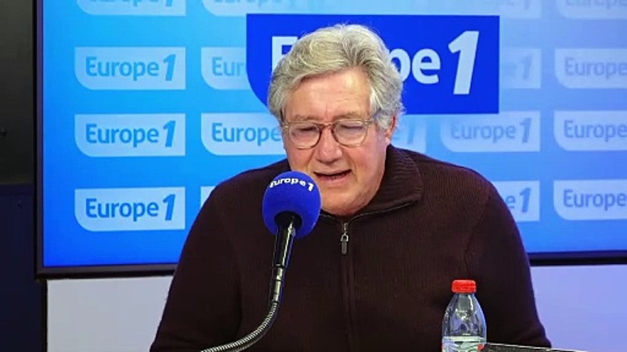 Marc-Olivier Fogiel déjà déterminé à 13 ans : Un célèbre animateur partage ses souvenirsMarc-Olivier Fogiel - Hommage national à Robert Badinter devant le ministère de la Justice sur la place Vendôme à Paris le 14 février 2024