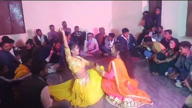 भिंड में पंचायत भवन में हुई सरपंच की अश्लील पंचायत का वीडियो