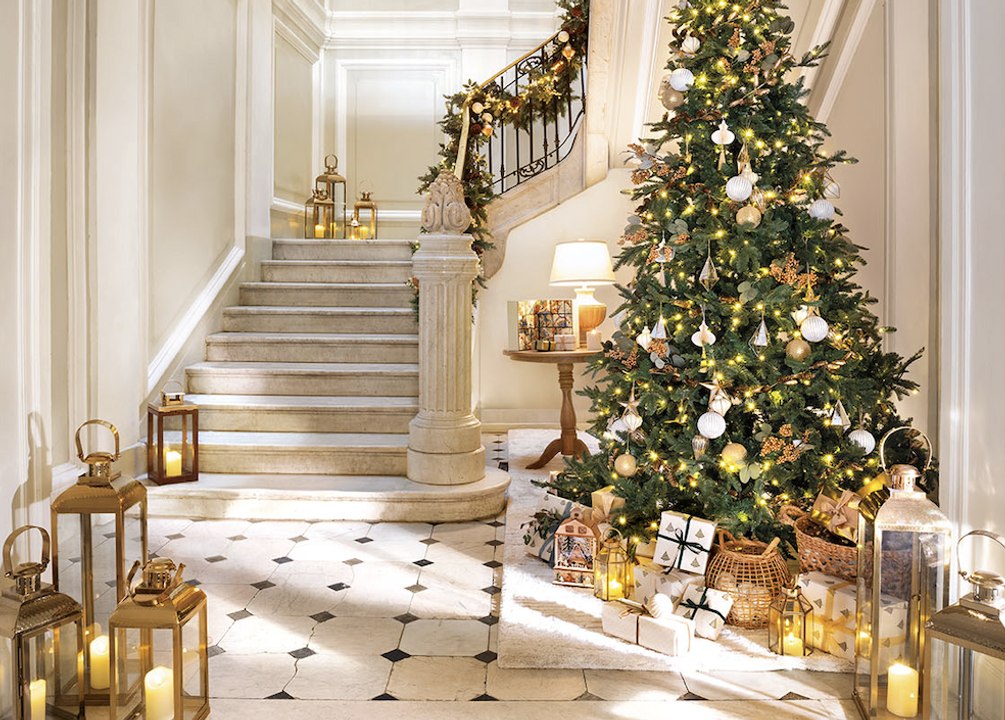 La espectacular entrada de La Casa de Navidad de El Mueble