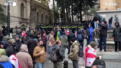 Georgia, sit-in al Parlamento per boicottare la prima seduta del governo