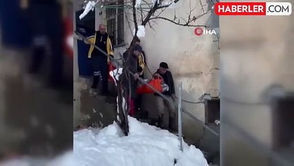 Karlı Yolları Aşan Sağlık Ekipleri, Yaşlı Hastayı Kurtardı