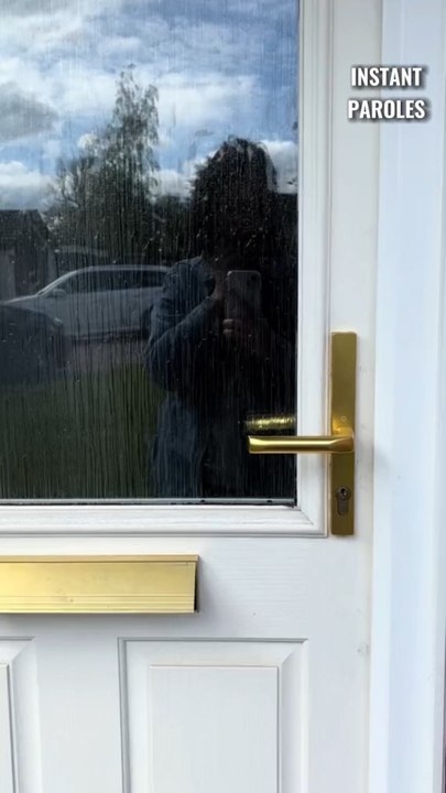 La joie de ce grand-père en voyant sa petite-fille lui rendre visite