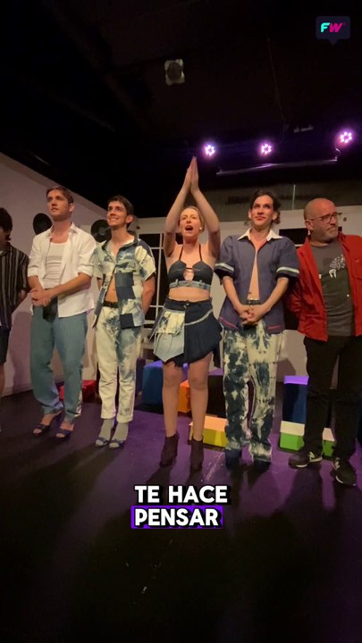 “Seis. Todxs somos culpables”, te interpela, pero con mucho humor.