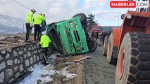 Safranbolu'da Tomruk Yüklü Kamyon Devrildi: 2 Ölü