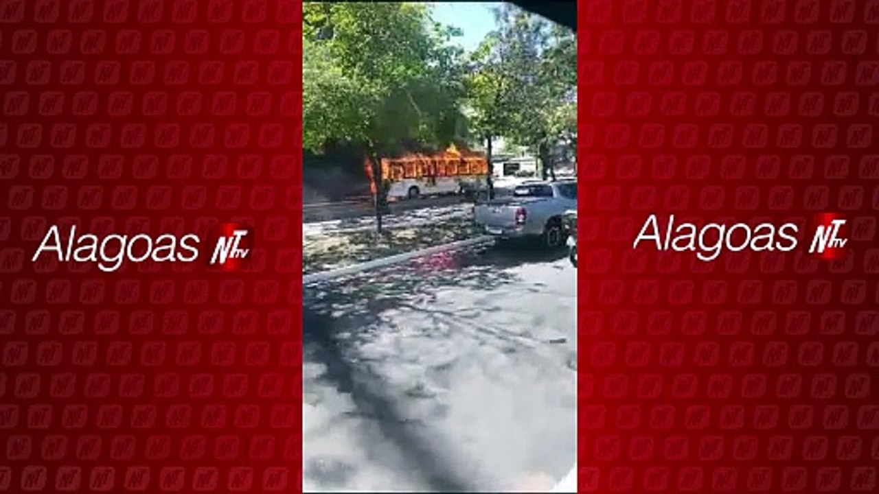 Ônibus atinge fiação eletrica e pega fogo na Avenida Fernandes Lima, em Maceió