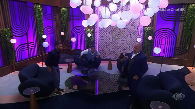 Walkyria faz sobremesa bonita e saborosa e ganha pin no MasterChef