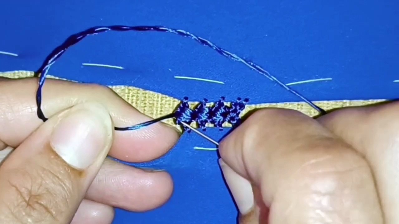 #جلابة_مغربية"طريقة الملاقيه بالرندة المغربية: المغلف بثلاث غرزات خطوة بخطوة ✨"الرندة بالجلابة