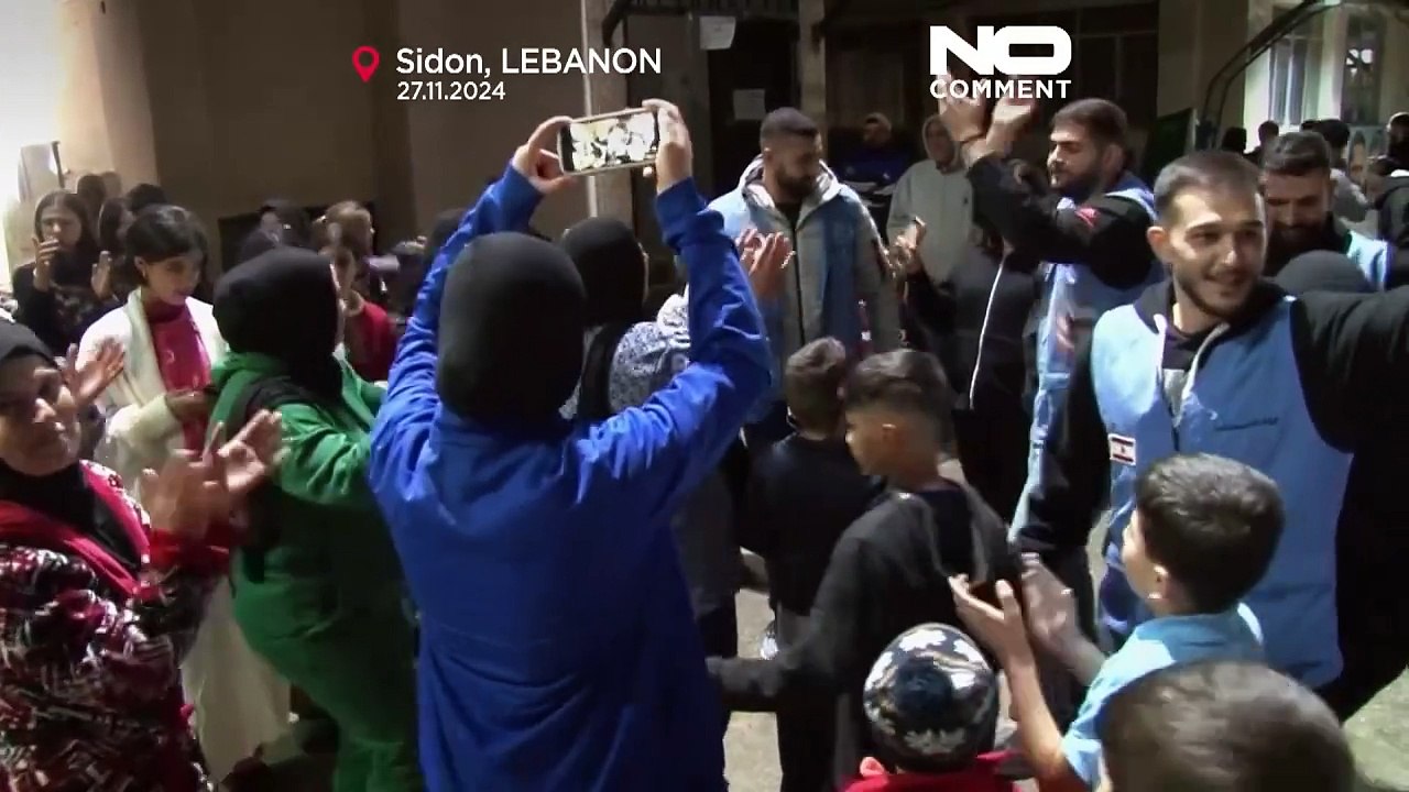 Libano, gli sfollati festeggiano l'accordo di cessate il fuoco