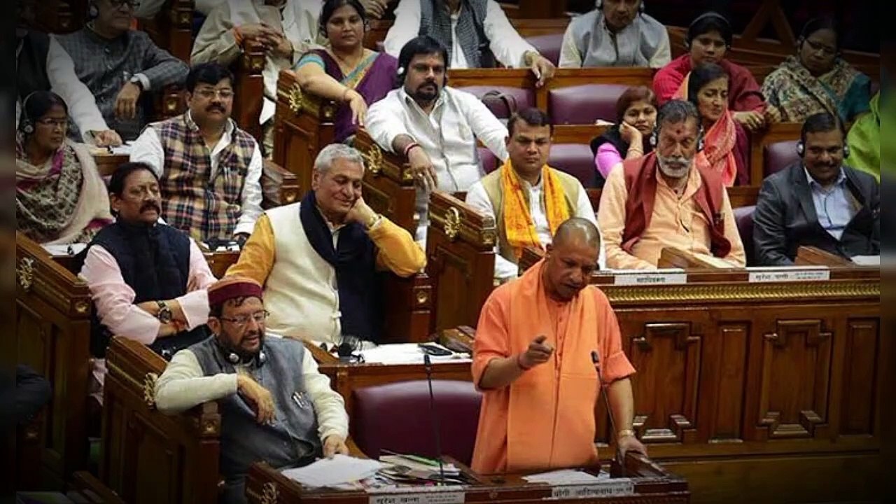 आउटसोर्सिंग कर्मियों को लेकर यूपी सरकार का बड़ा फैसला, मनमाने तरीके से निकालने पर लगाई रोक
