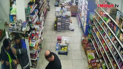 Nefessiz kaldı ‘Sırtıma vurun’ dedi, Heimlich manevrası ile hayata tutundu
