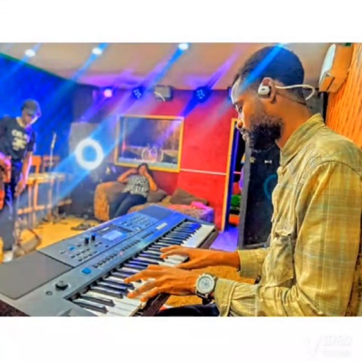 Chris'Well Kola    opening concert |  album presentation: Solotude (Gearbox, 2021) |  DR Congo Worship