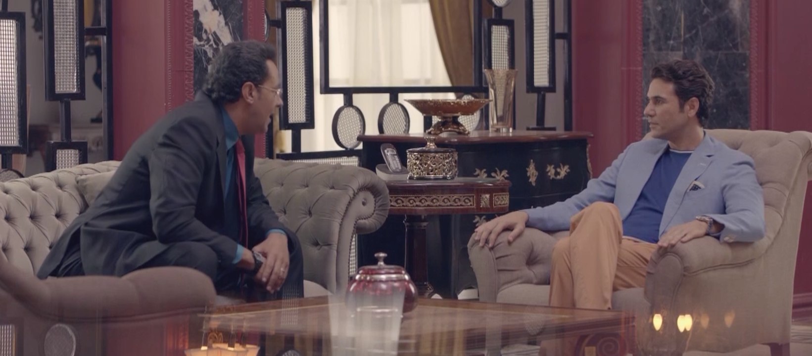 جاى بيهددوا فى بيته بالقــــــتل و بيقوله انت فاكر ان الحرس ده هيحميك #الاكسلانس