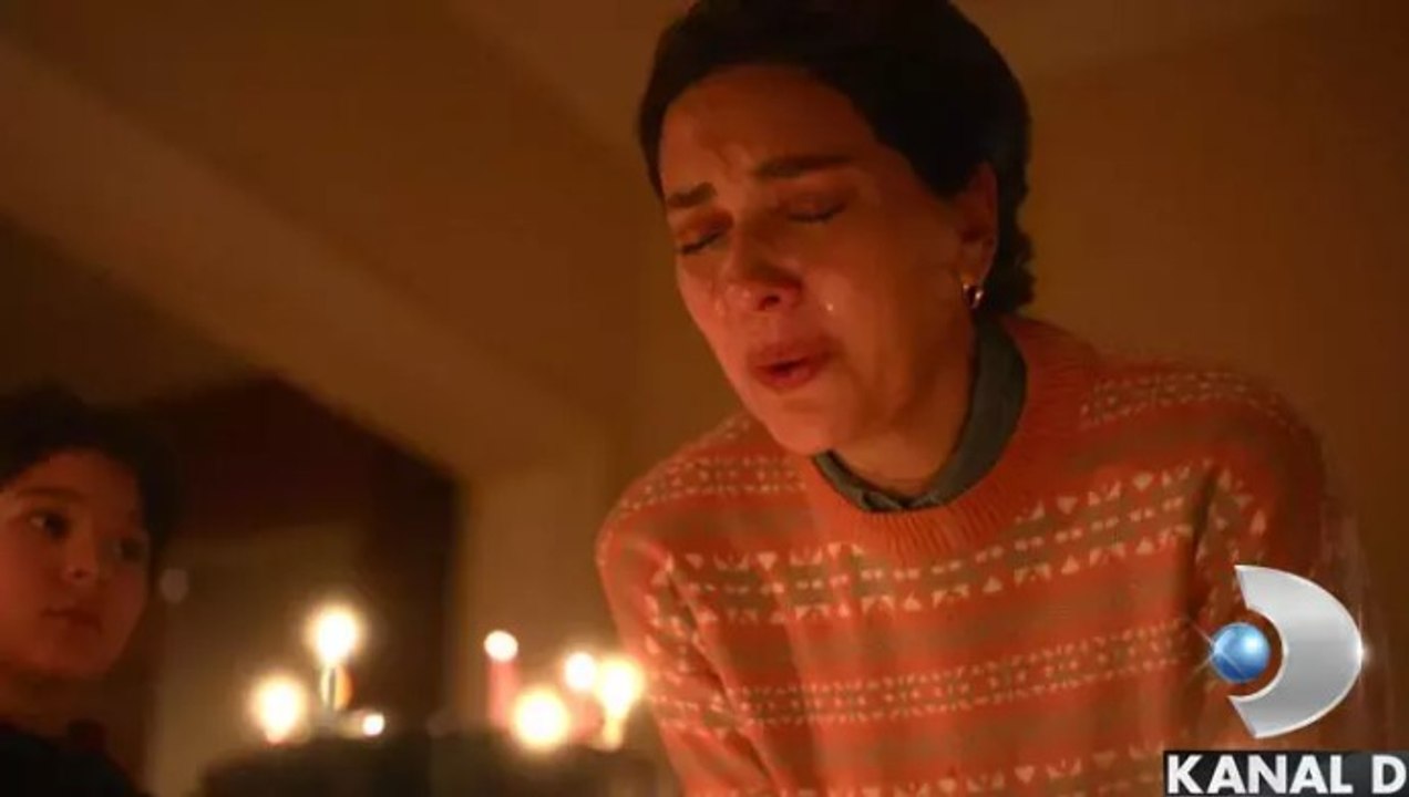 Bergüzar Korel hem söyledi, hem ağlattı