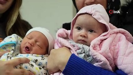 Yakın zamanda doğum yapan anne-kız, doktoru bile şaşırttı