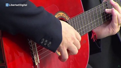 Estopa interpreta "Como Camarón" y el Rey se rinde ante su actuación