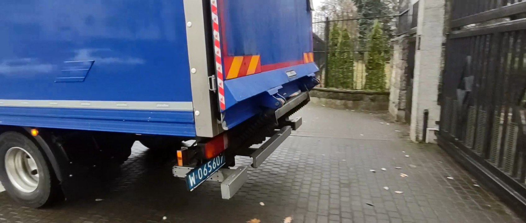 Rosjanie opuszczają konsulat w Poznaniu 2