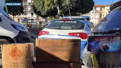 Ha 500 kg di botti in garage, la polizia Catania li sequestra