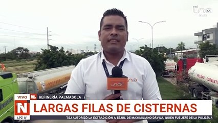 LARGAS FILAS DE CISTERNAS
