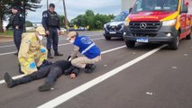 Motociclista fica ferido após colisão com Saveiro na Avenida Carlos Gomes