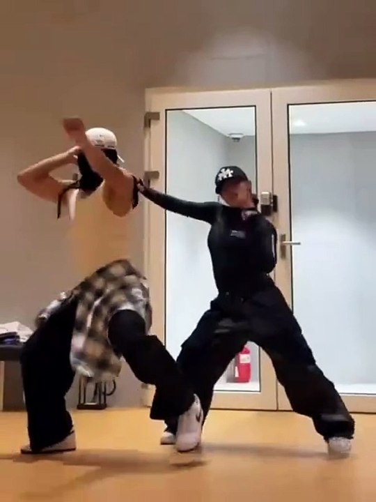 #방탄소년단김태형🐻(뷔)💪HERE IS THE FULL CHOREOGRAPHY ✨_What’s your fantasyChoreographed by leejung_lee for thv