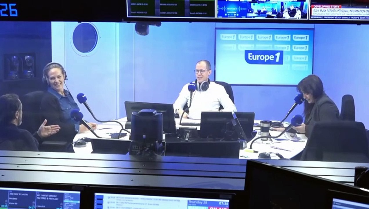 «C'est toujours aussi beau» : le marché de Noël de Strasbourg attire ses premiers visiteurs