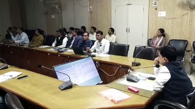 खाद वितरण की प्रक्रिया पर कलक्टर ने दिए निगरानी रखने के निर्देश