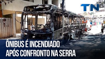 Ônibus é incendiado após confronto na Serra