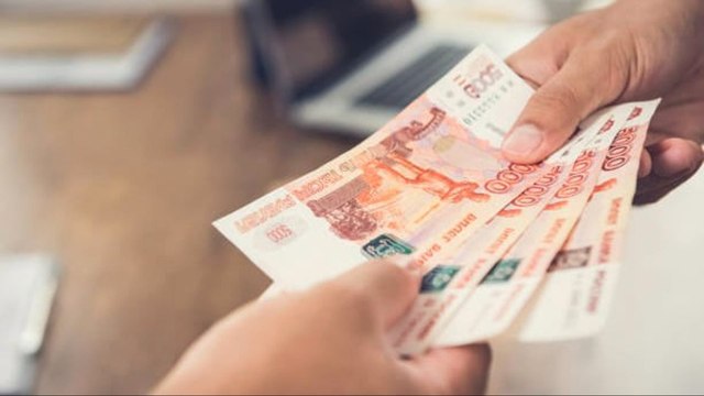 El Rublo Ruso Marca Su Cotización Más Baja Desde El Inicio De La Guerra En Ucrania