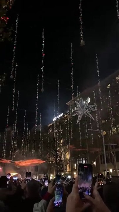 Así se ha visto el encendido de luces en el pas...