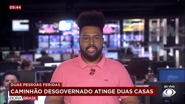 Caminhão desgovernado atinge casas e deixa dois feridos em Goiás