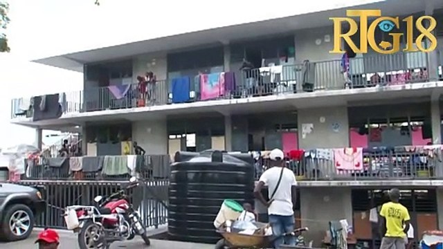 Moun nan kan Ecole Nationale A. Bellegarde Ruelle Vaillant mande leta ede yo retounen lakay yo.