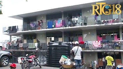 Moun nan kan "Ecole Nationale A. Bellegarde Ruelle Vaillant" mande leta ede yo retounen lakay yo.