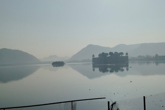 Rajasthan Weather : मौसम का ​मिजाज फिर ठंडा, गुलाबी नगर में आज सुबह दिखने सर्दी के तेवर